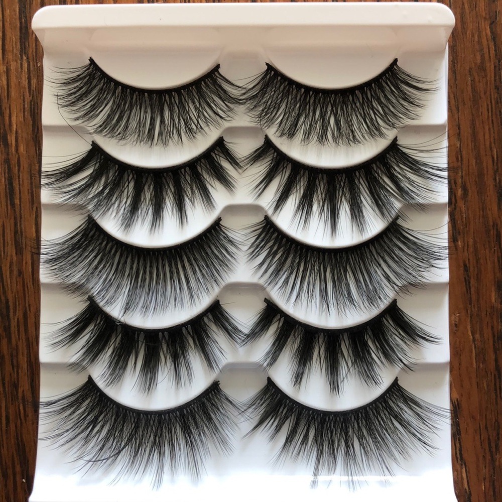 Set of eyelashes!